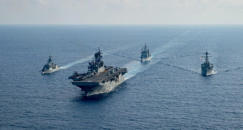 ВМС США взорвали катер с тонной кокаина у берегов Доминиканы: 60 упаковок сгорели