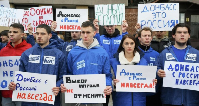 "Русские своих не бросают!" — активисты провели акции у 13 посольств недружественных стран в Москве