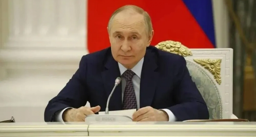 Путин: "Три года назад жители Донбасса сделали судьбоносный выбор — теперь мы сражаемся и побеждаем"