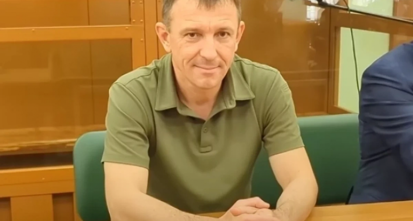 "Салаты и фрукты": правозащитник раскрыл меню генерала Попова в колонии с 800 заключенными