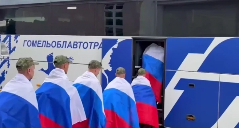 185 освобожденных российских военных приземлились в Подмосковье после обмена пленными с Украиной
