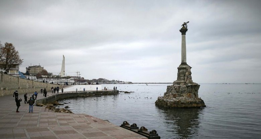 Морской транспорт в Севастополе экстренно остановлен — пассажиров переводят на автобусы