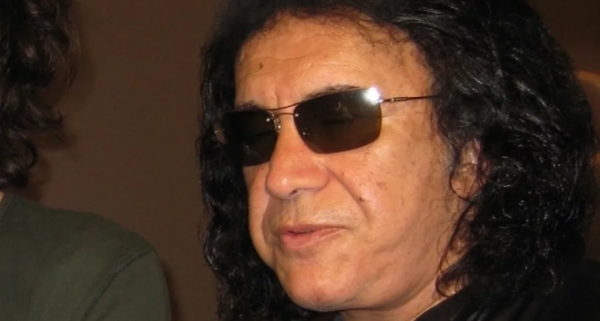 76-летний Джин Симмонс из Kiss потерял сознание за рулем и врезался в машину в Малибу