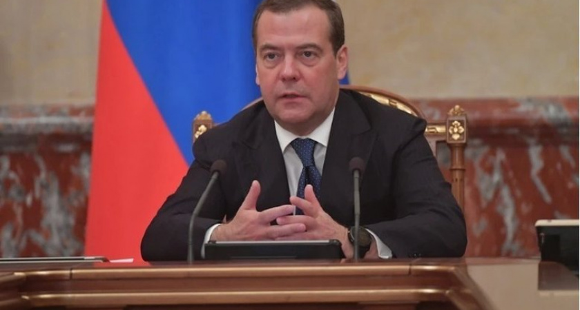 Медведев провел переговоры с Ким Чен Ыном о "многостороннем стратегическом партнерстве" на юбилее Трудовой партии КНДР