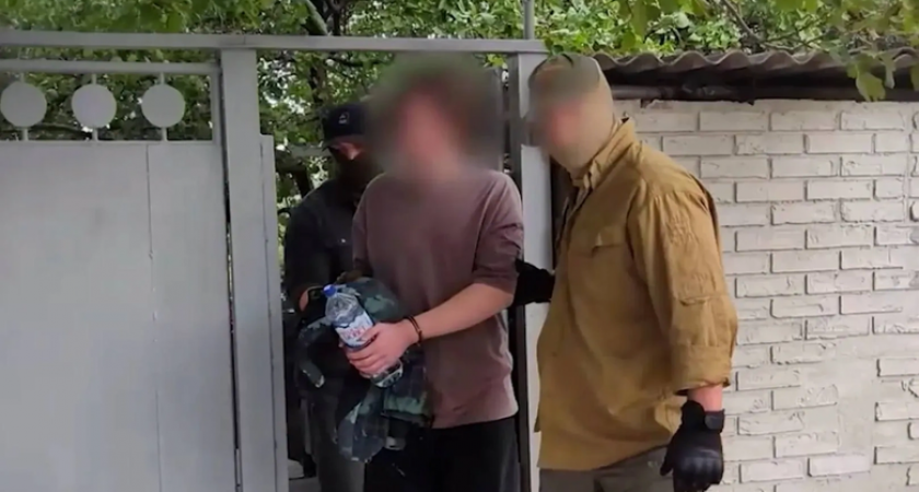 20-летний житель Донецка призывал уничтожать российские здания в Telegram и признался ФСБ