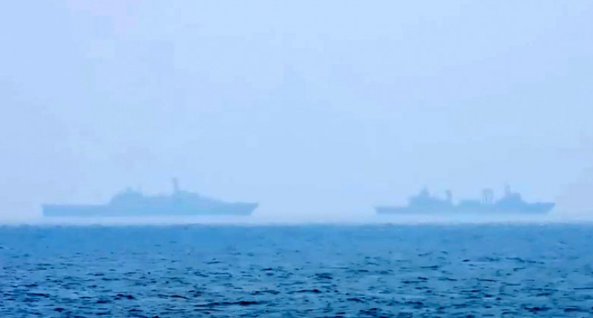 Китайский корабль намеренно протаранил филиппинское судно, защищавшее рыбаков в спорных водах
