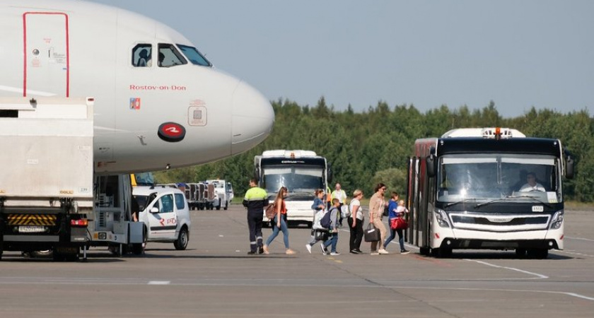 Турецкий самолет с 10 пассажирами задел крылом микроавтобус при вылете в Шанхай из Иркутска