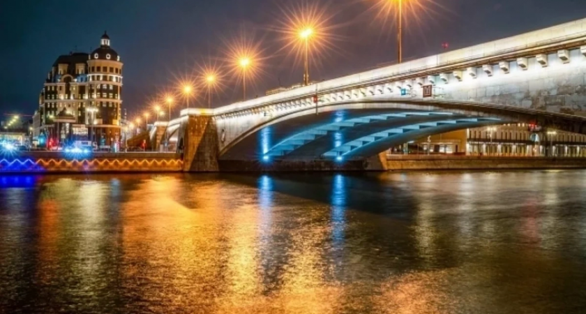 В Москве включили зимний режим освещения: фонари зажигаются раньше из-за коротких дней