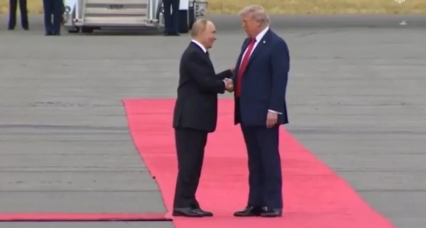 Зеленский узнал о двухчасовом разговоре Путина и Трампа во время полёта и их встрече без него