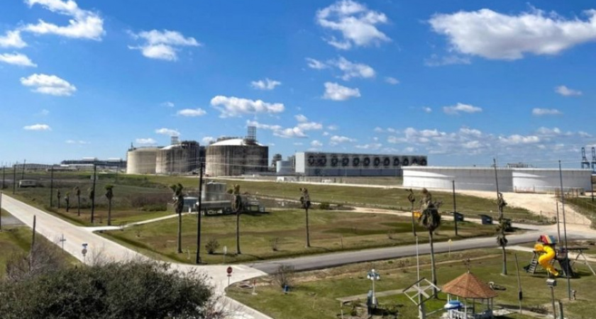 ЕС принудительно отключит Венгрию и Словакию от российского газа до конца 2027 года