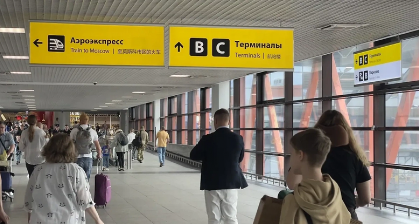 Аэропорты России вернулись к работе после экстренного закрытия: рейсы в 5 городов перенаправлены