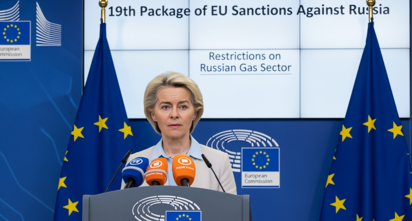 ЕС вводит 19-й пакет санкций: впервые под удар попали газ, криптовалюта и 117 танкеров