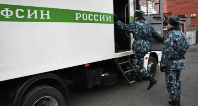 В Казани банда на Kia Rio атаковала конвой ФСИН у светофора и отбила заключенного