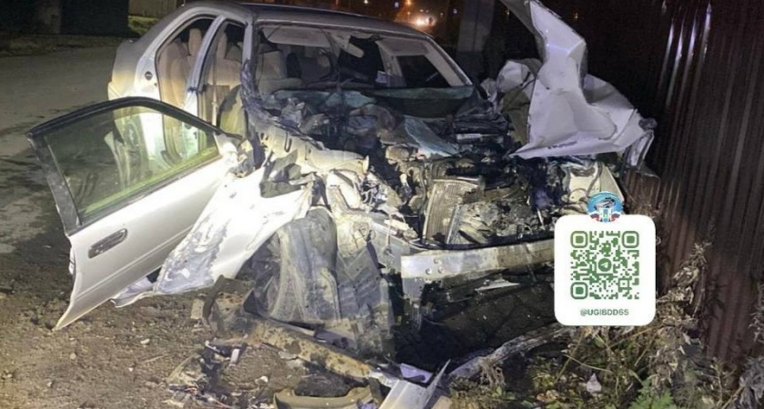 Toyota Crown всмятку: 37-летний водитель не справился с управлением — пассажир умер в реанимации