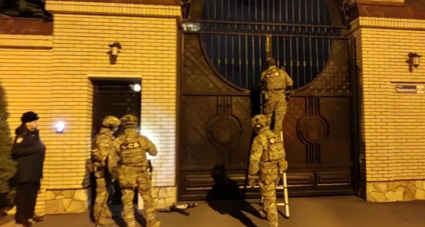 ФСБ нагрянула в дом «Махонинских»: объединение терроризировало Челябинск грабежами и переделом сфер
