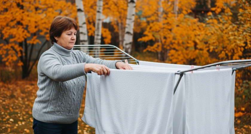 Забудьте про дорогие отбеливатели: бабушкин секрет с двумя ингредиентами вернет белизну любой застиранной вещи за 3 часа