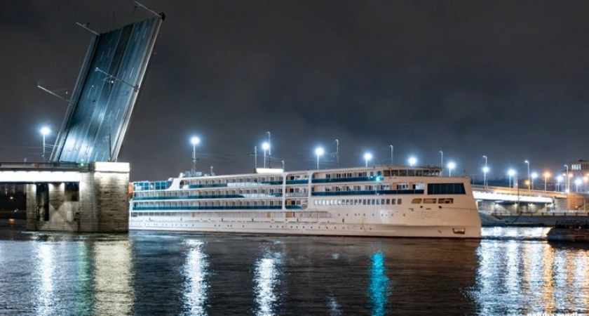 Первый за 60 лет российский круизный лайнер выйдет в море под именем Жириновского