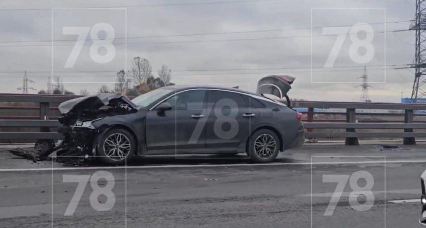 Две легковушки столкнулись на КАД: южные районы Петербурга встали в 4,5-километровой пробке