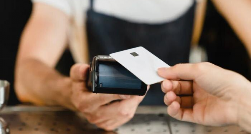 Киберугрозы и скиммеры: эксперт РЭУ Плеханова назвала два типа опасностей при оплате картой