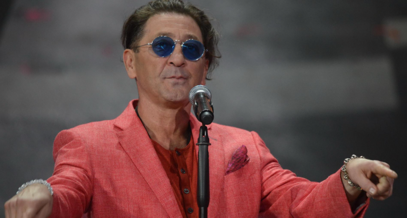 «Ещё долго буду трепать вам нервы»: Лепс вышел на сцену после экстренной госпитализации с капельницами