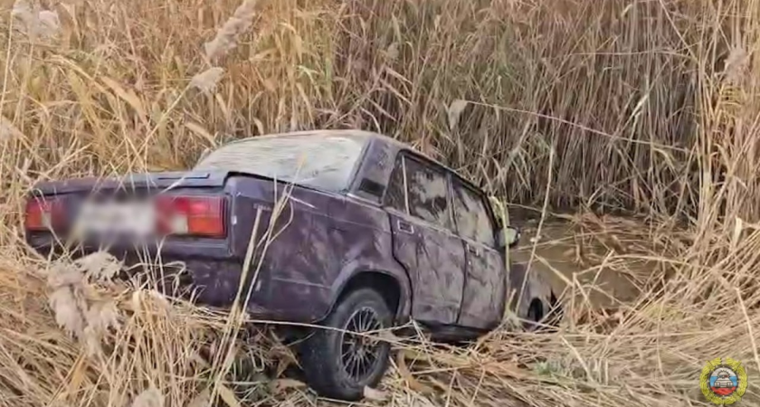 «Пятёрка» с четырьмя подростками ушла под воду: 15-летний водитель погиб вместе с пассажиркой