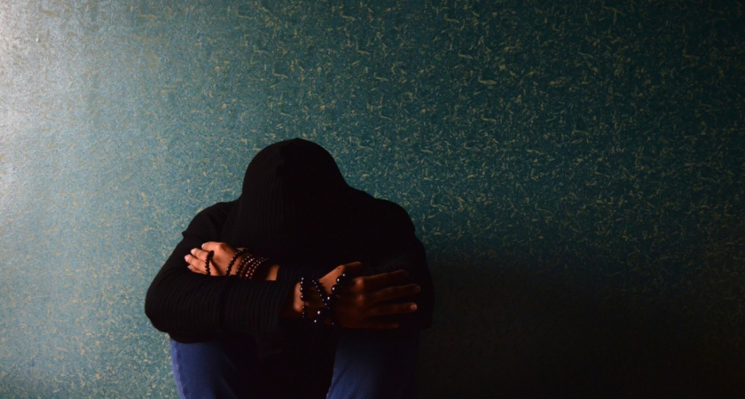 Пришел на свидание с сайта знакомств: мужчину встретили трое подростков с травматом