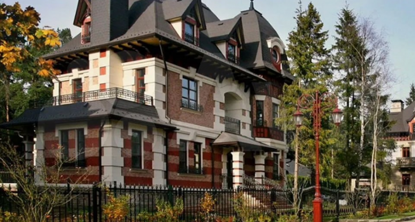 ₽500 тыс. за переезды по особнякам Рублевки каждый месяц: эксперт раскрыла правду о вирусной вакансии