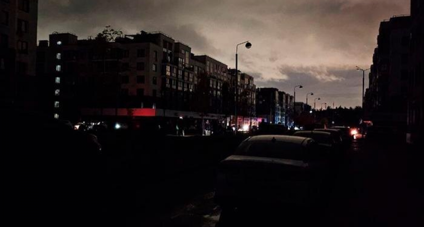 Третье за сутки: в Мытищах сгорела техника у жителей, люди застряли в лифтах и заряжают телефоны от машин