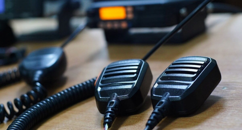 Без знаков, ограждений и регулировщиков: подрядчик превратил переезд на Сахалинской в смертельную ловушку