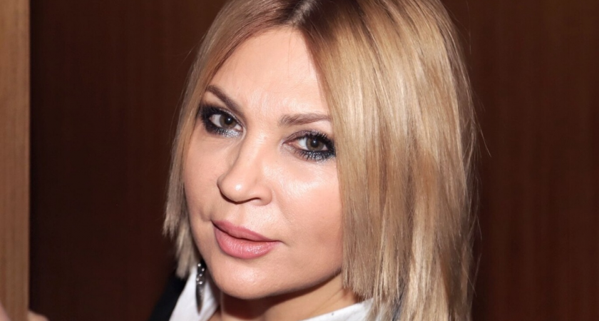 Ая после инсульта и паралича впервые за два года спела «Останусь» на сцене «Золотого граммофона»