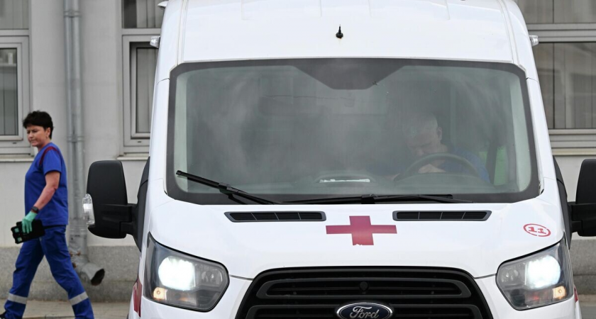 Сестры 53 и 55 лет за просмотром фильма: одна подначивала, что та не способна ранить, вторая доказала ножом