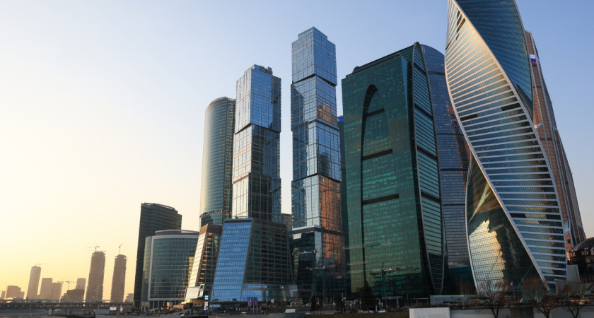 Пентхаус за 4 млрд: в Москве продается квартира площадью почти 1000 кв. м с камином