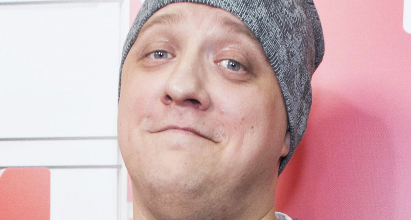 «Был рад, что роль его нашла»: Харламов признался, как помогал умирающему Попову собрать деньги на лечение рака