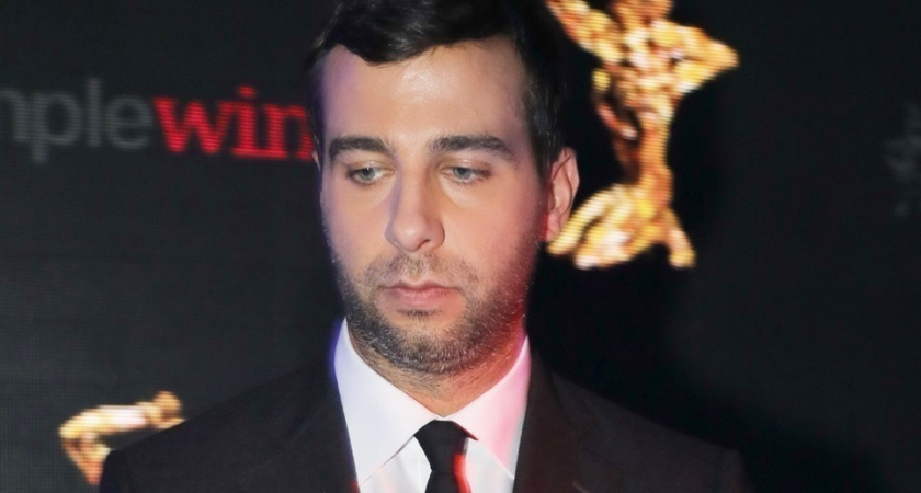 «Цой жив»: 47-летний Ургант показал архивное фото с женой спустя 20 лет