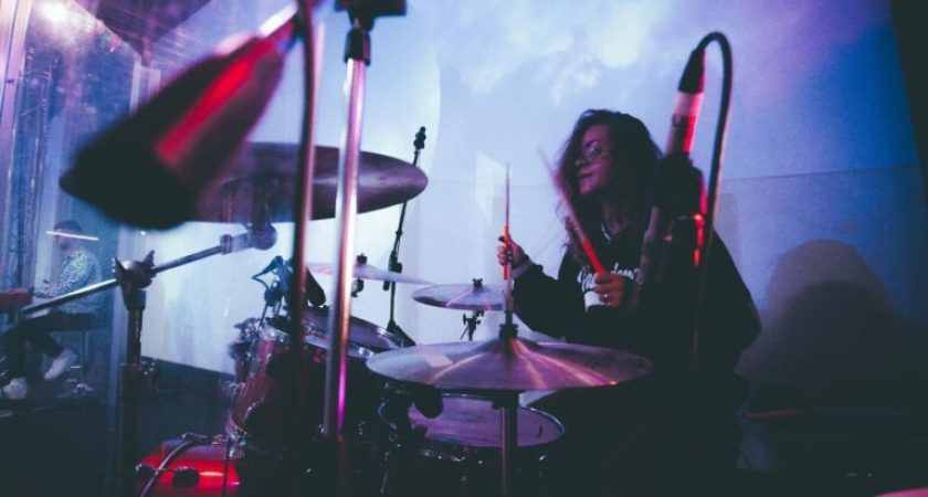 «Ленфильм» оправдывается за рейв с полуголыми гостями: «Проверяли документы на входе»