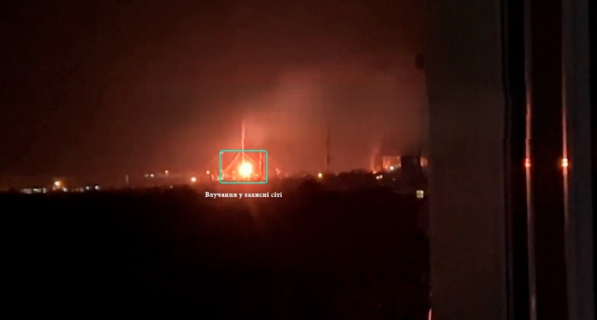 «Обкакались»: украинский дрон сработал на защитной сетке НПЗ Саратова — детей выставили снимать «победные» кадры