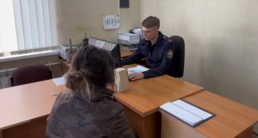 Спала на диване с трупом дочери внутри: мать из Башкирии дала показания после побега в родной город