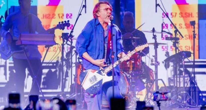 Шнуров нарушил обещание не материться на концерте, но суд отменил штраф в 40 тысяч