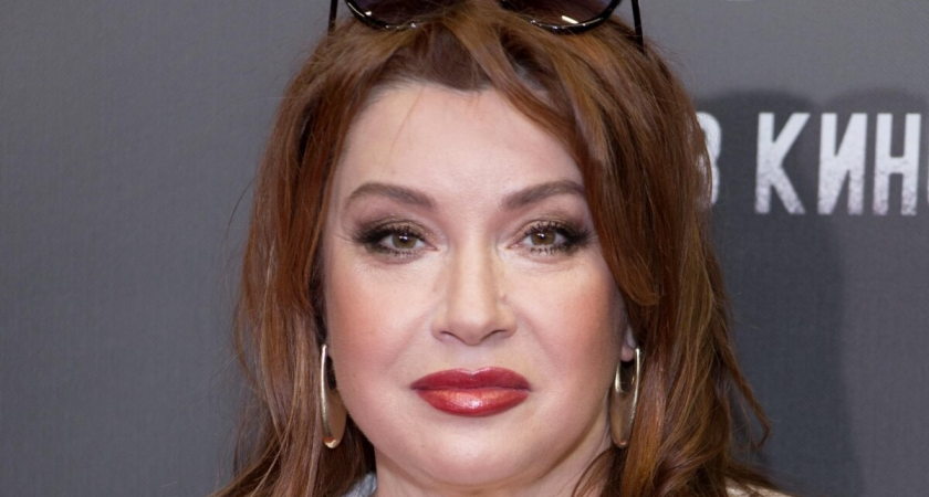 65-летняя Вера Сотникова требует 50 миллионов за «незапланированную операцию» после нитевого лифтинга