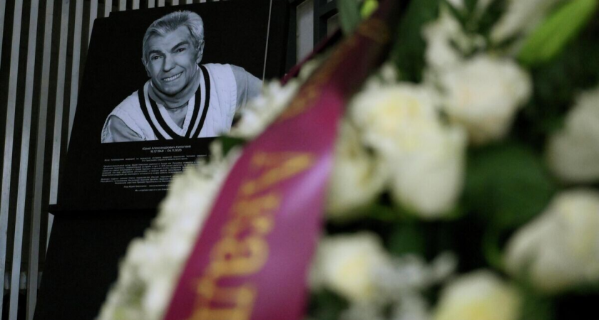 Эрнст, Пелагея и сотни поклонников простились с Юрием Николаевым в Троекурово