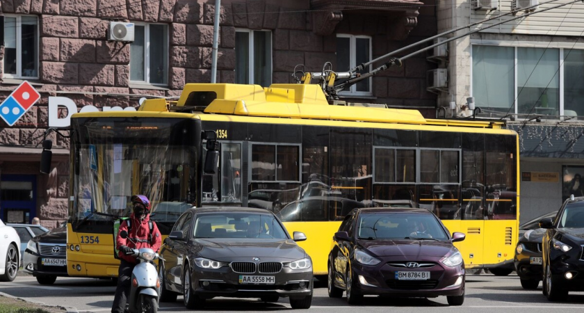 Троллейбусы встали, метро обесточено: Шулявка и Борщаговка парализованы из-за энергокризиса