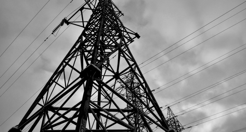 Пожар на энергообъекте в Кореневском районе обесточил 2,5 тысячи потребителей