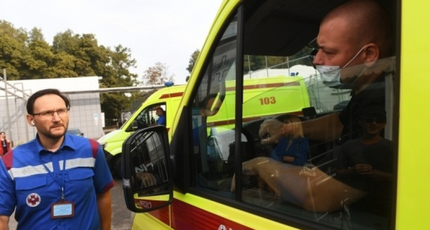 Пятеро в реанимации на ИВЛ: семья купила консервы с рук в Коммунарке и отравилась ботулизмом