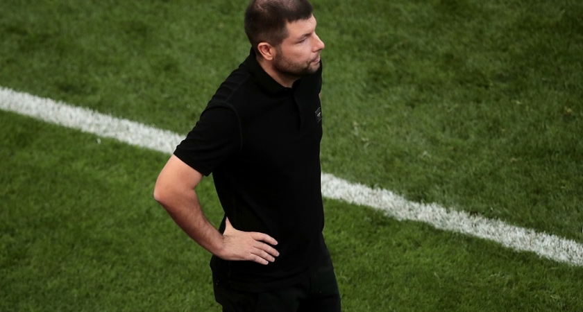 «Серьезное повреждение ахилла»: Мусаев озвучил диагноз Петрову после эвакуации на носилках