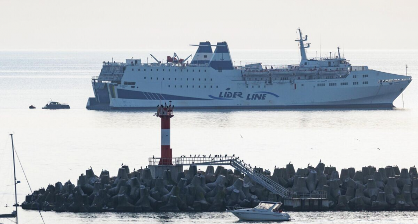 Паром впервые за 14 лет не пустили в Сочи после двух суток ожидания