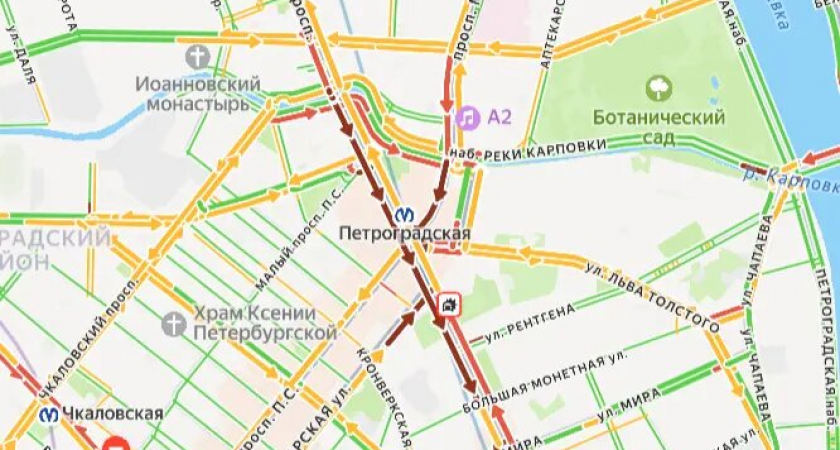ДТП на Каменноостровском парализовало Петроградку: пять улиц окрасились в бордовый