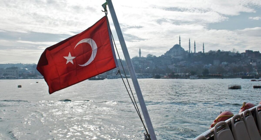 Паром Seabridge: 19 пассажиров заперты в Трабзоне после отказа в заходе в Сочи