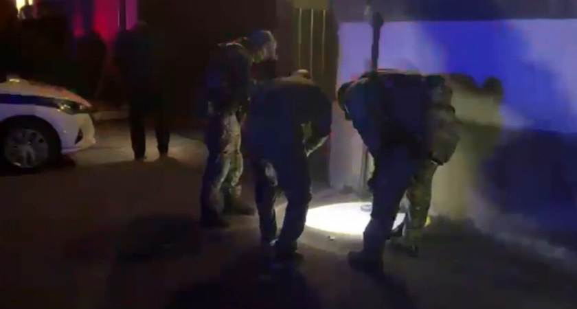 Конфликт из-за долга закончился взрывом гранаты: двое погибли у ворот дома в Баксане