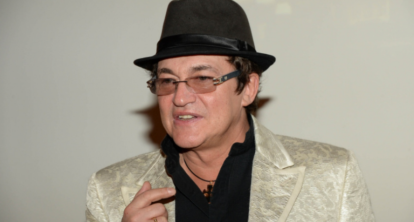 Дибров вышел из авто с расстегнутой ширинкой на камеры. Милонов назвал это поведением «психов и маньяков»