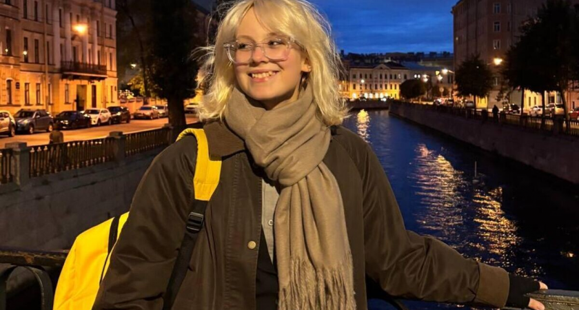 Уличная певица Диана Логинова получила третий арест за 13 суток: музыкант задержан вместе с ней